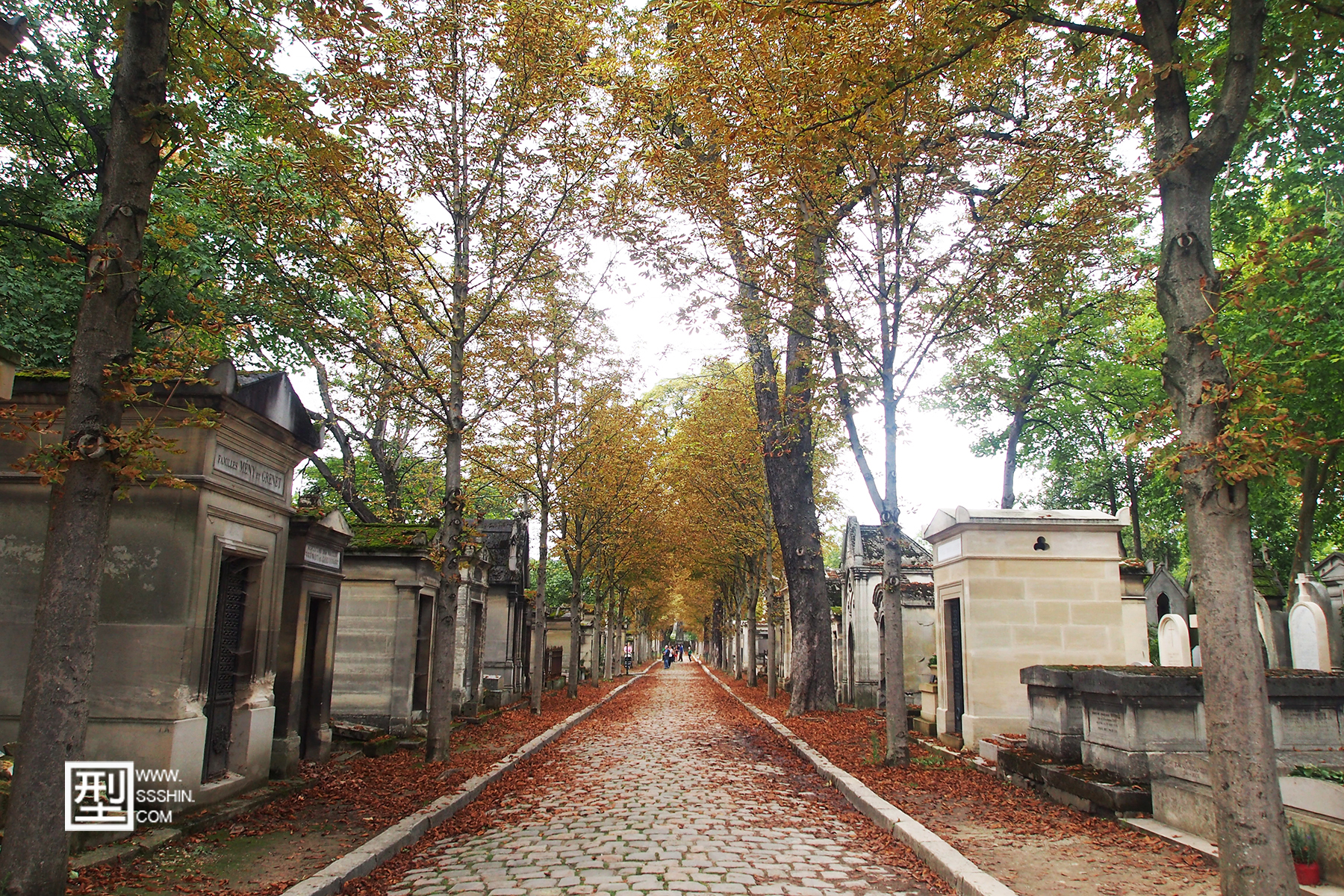 PereLachaise_01_1800x1200