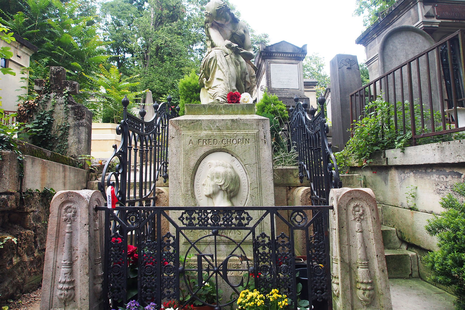 PereLachaise_08_1800x120